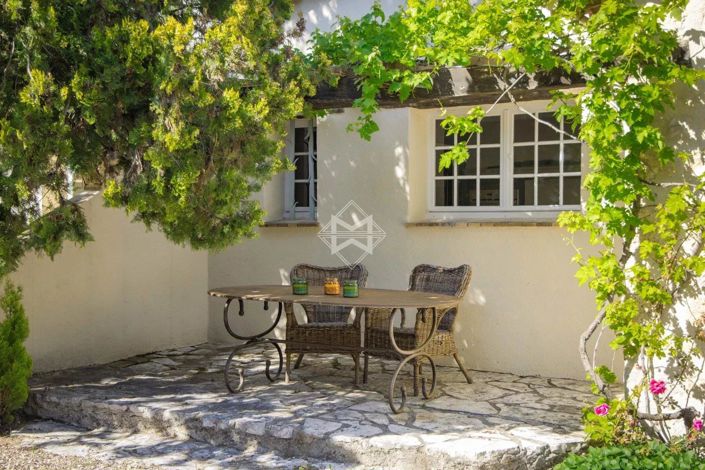 Image No.5-5 Bed House for sale