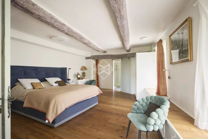 Image No.11-7 Bed House for sale