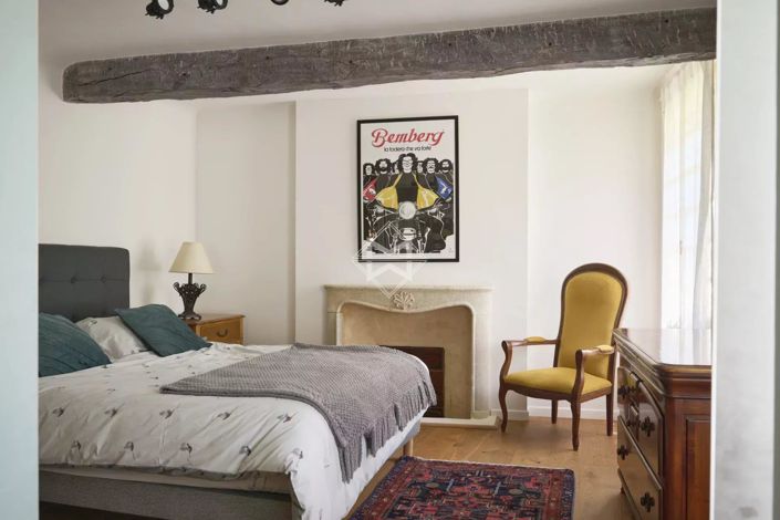 Image No.24-7 Bed House for sale