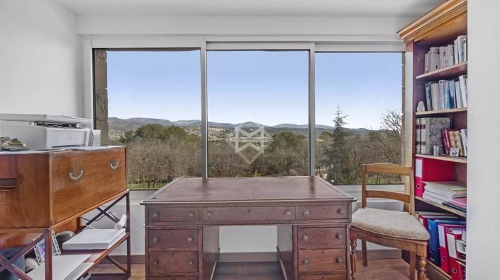 Image No.17-4 Bed House for sale