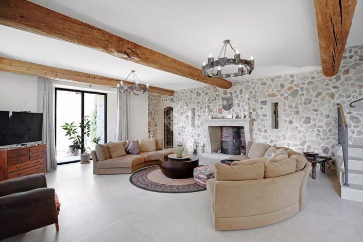 Image No.18-5 Bed House for sale