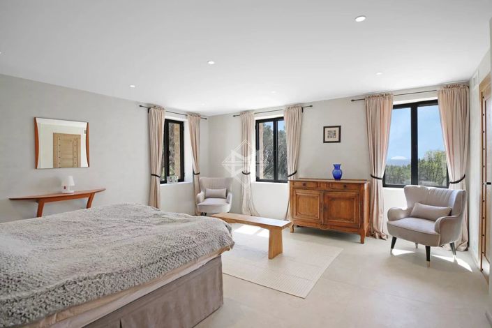 Image No.25-5 Bed House for sale