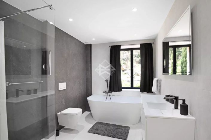 Image No.26-5 Bed House for sale