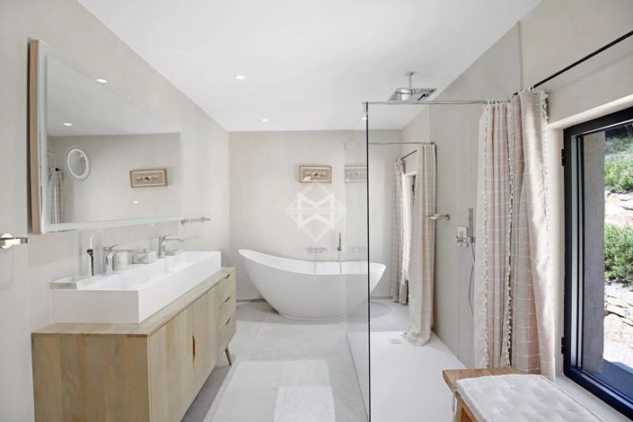 Image No.28-5 Bed House for sale