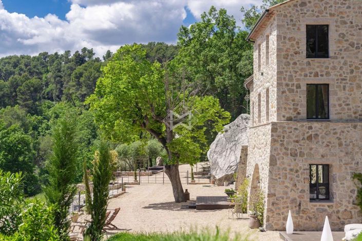 Image No.8-5 Bed House for sale