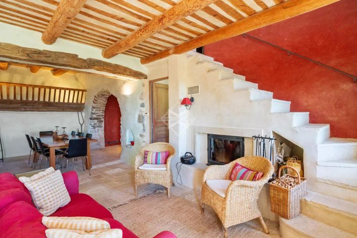 Image No.19-5 Bed House for sale