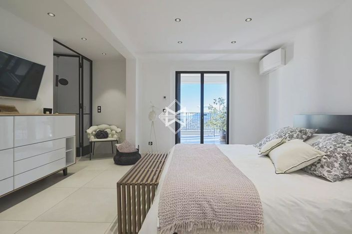 Image No.8-4 Bed House for sale