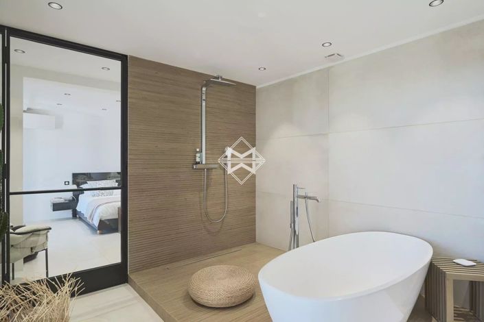 Image No.9-4 Bed House for sale