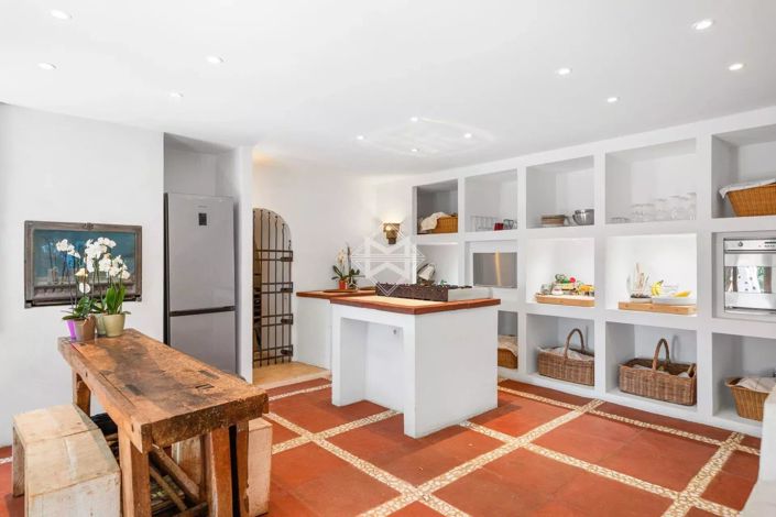 Image No.20-5 Bed House for sale