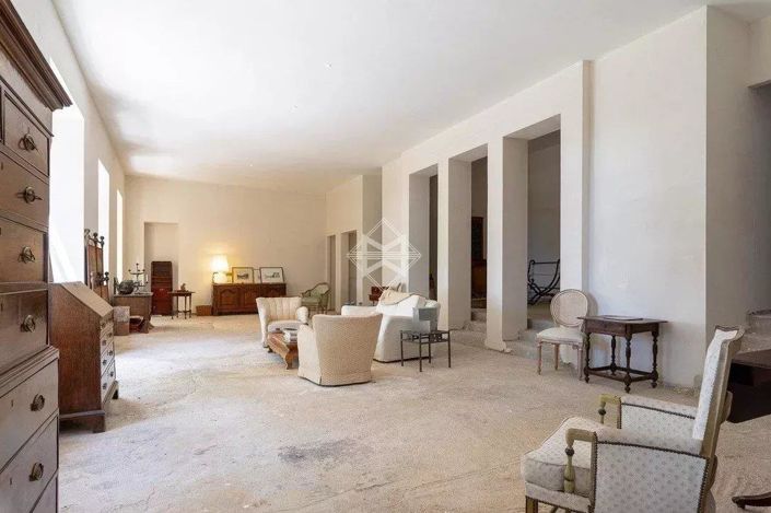 Image No.8-5 Bed House for sale