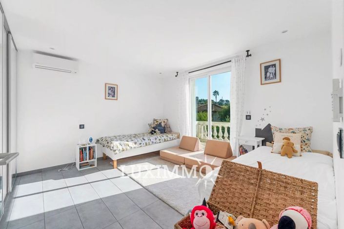 Image No.10-5 Bed House for sale