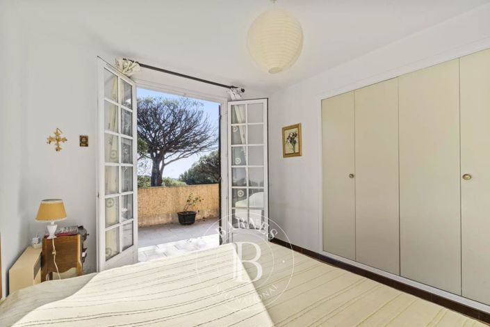 Image No.7-5 Bed House for sale