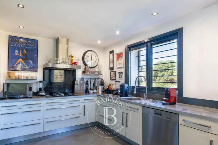 Image No.10-6 Bed House for sale