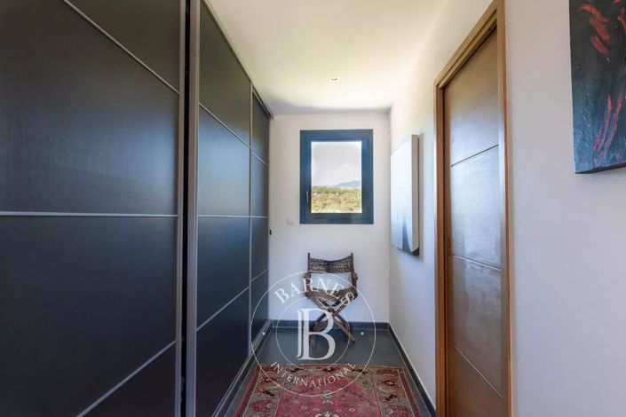 Image No.15-6 Bed House for sale