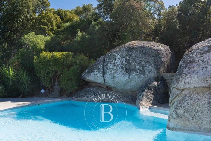 Image No.5-6 Bed House for sale