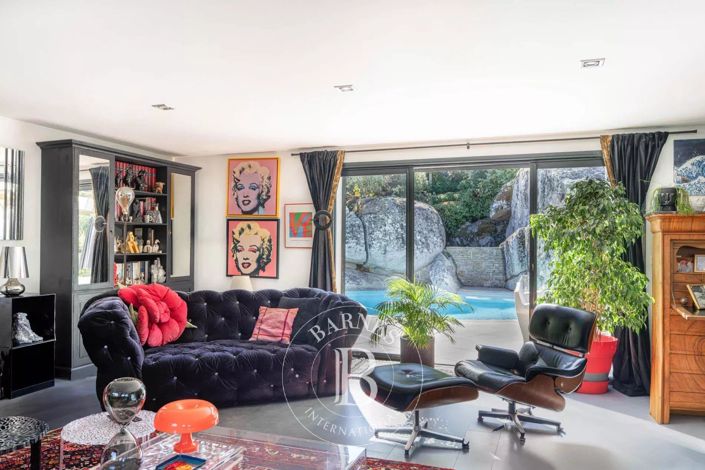 Image No.6-6 Bed House for sale