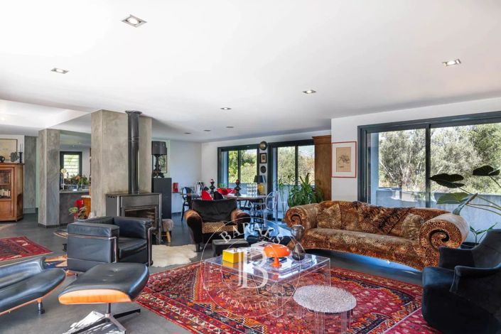 Image No.7-6 Bed House for sale