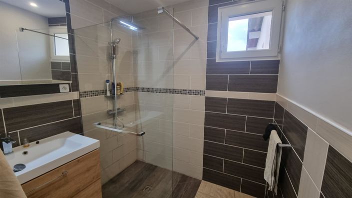 Image No.6-4 Bed House for sale