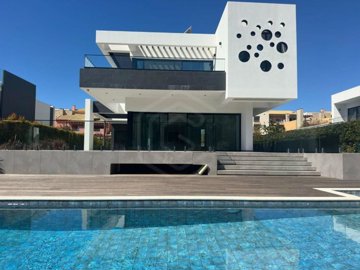 5 Bed House for sale