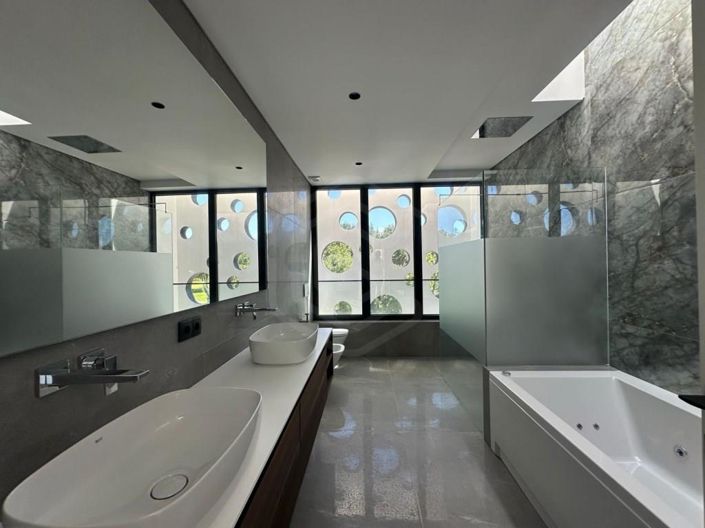 Image No.17-5 Bed House for sale