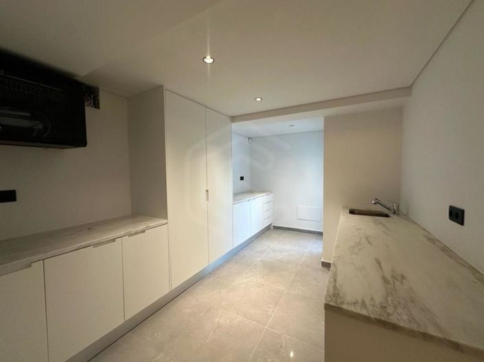 Image No.18-5 Bed House for sale