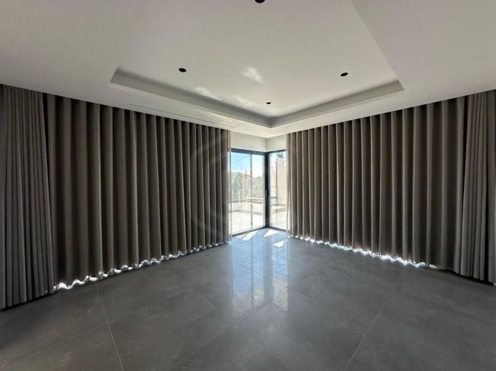 Image No.19-5 Bed House for sale