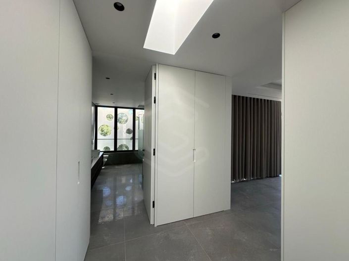 Image No.20-5 Bed House for sale