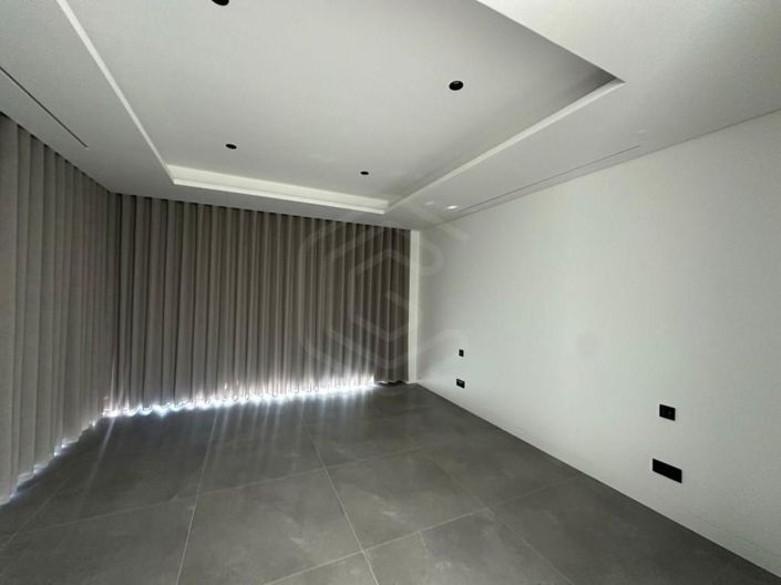 Image No.21-5 Bed House for sale