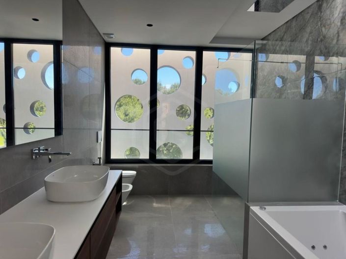 Image No.22-5 Bed House for sale