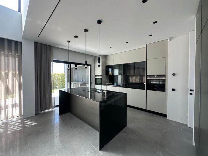 Image No.23-5 Bed House for sale