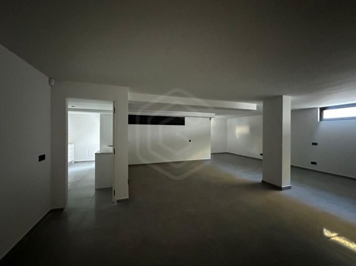 Image No.26-5 Bed House for sale