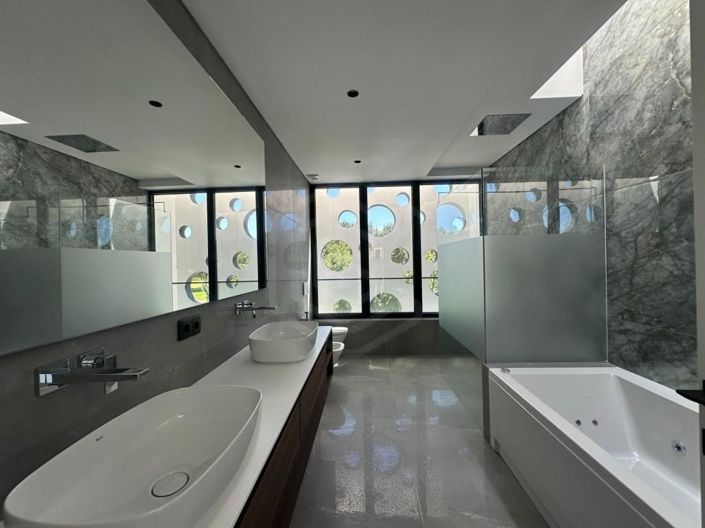 Image No.27-5 Bed House for sale