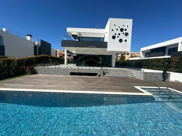 Image No.6-5 Bed House for sale