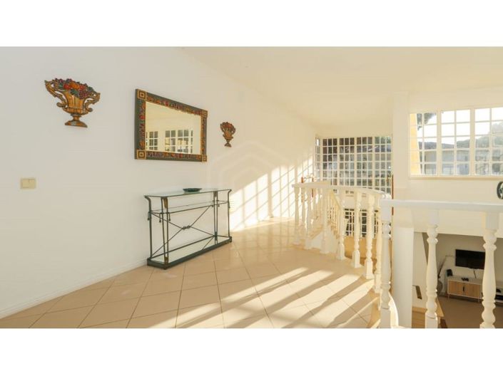 Image No.7-5 Bed House for sale