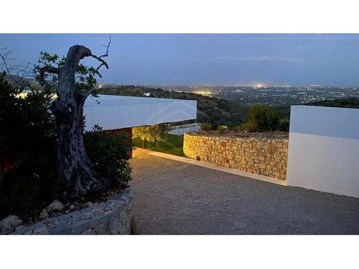 Image No.26-4 Bed House for sale