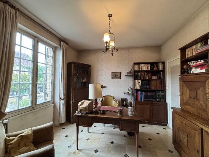 Image No.6-5 Bed House for sale