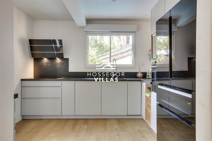 Image No.7-5 Bed House for sale