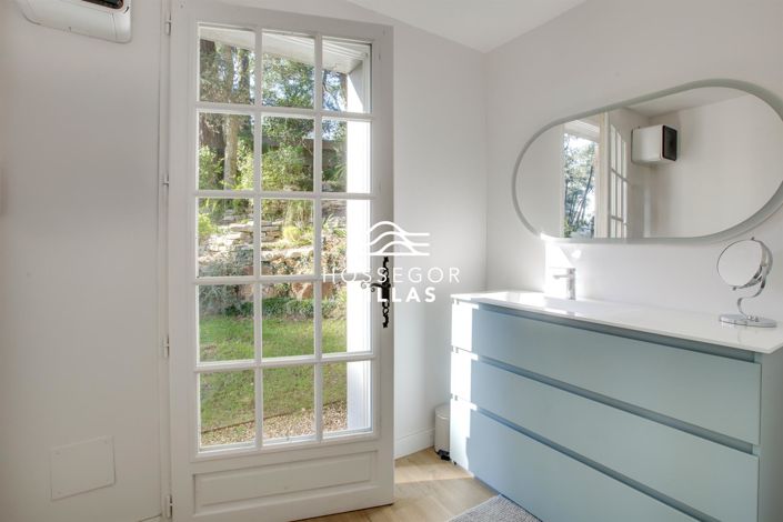 Image No.9-5 Bed House for sale