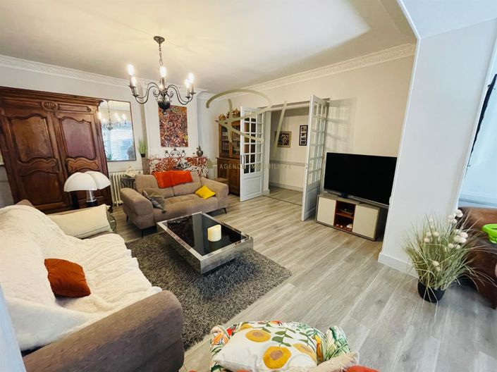 Image No.7-7 Bed House for sale