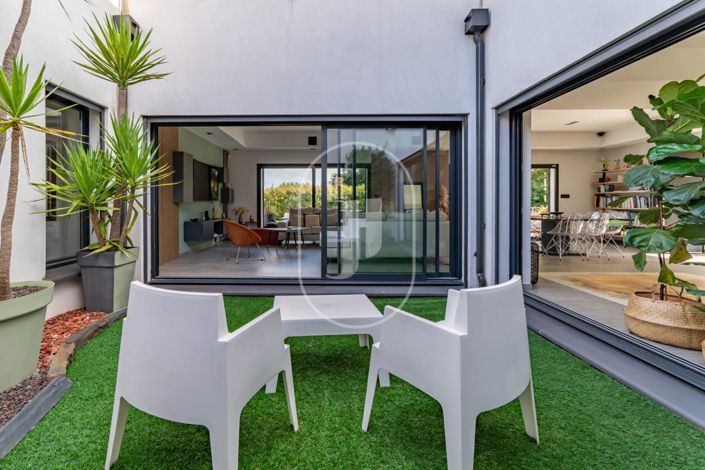 Image No.8-4 Bed House for sale