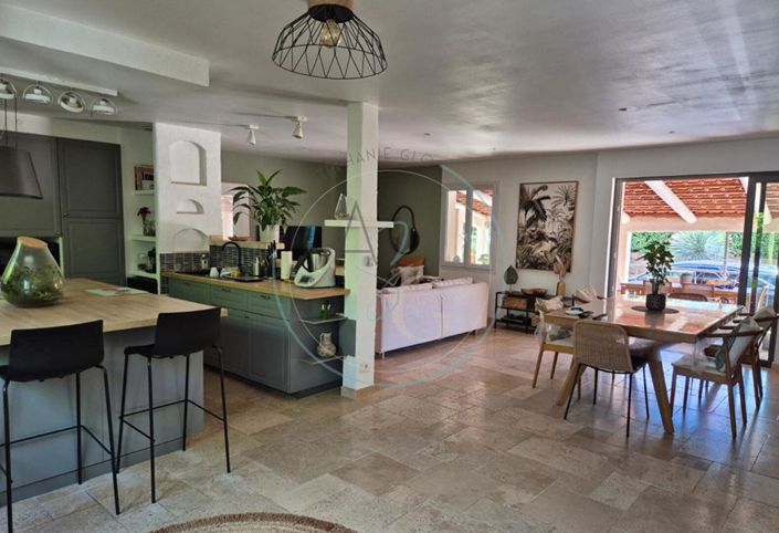 Image No.7-4 Bed House for sale