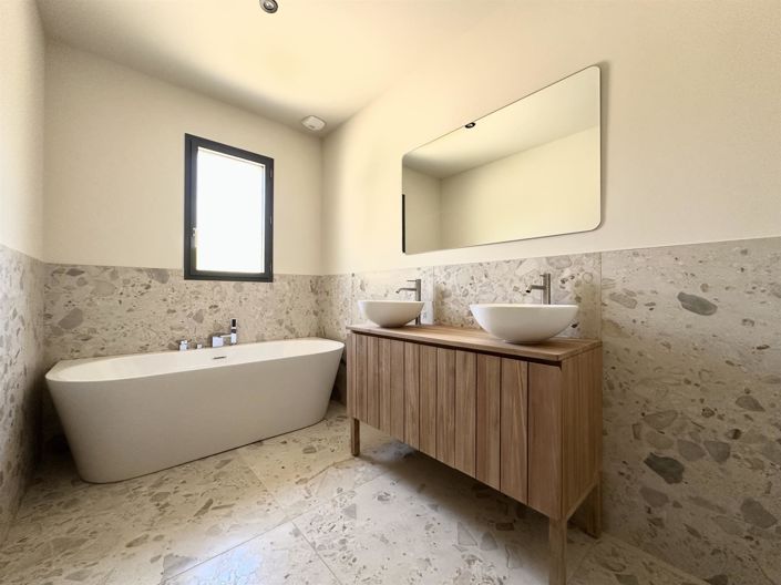 Image No.9-4 Bed House for sale