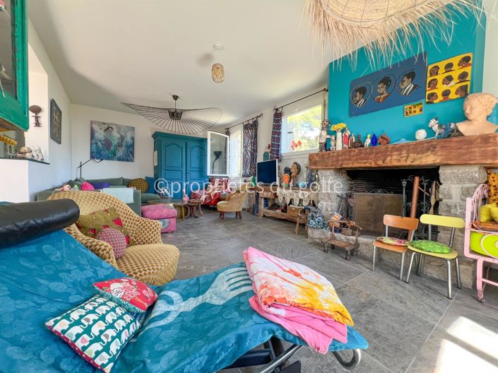 Image No.6-5 Bed House for sale