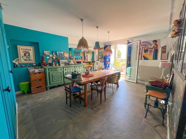 Image No.8-5 Bed House for sale