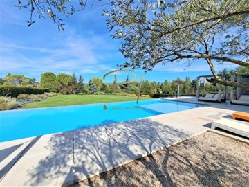 6 Bed House for sale