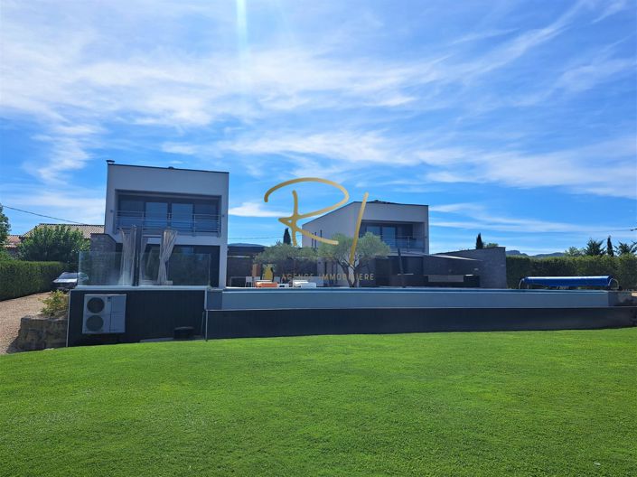 Image No.10-6 Bed House for sale