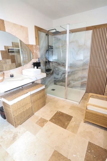 Image No.18-4 Bed House for sale