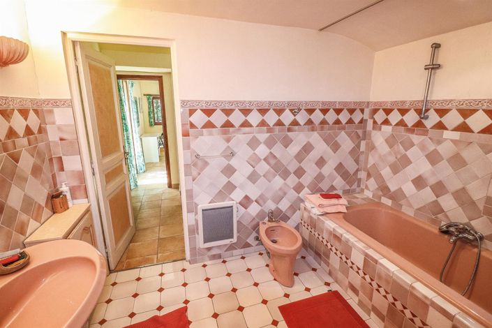 Image No.19-3 Bed House for sale