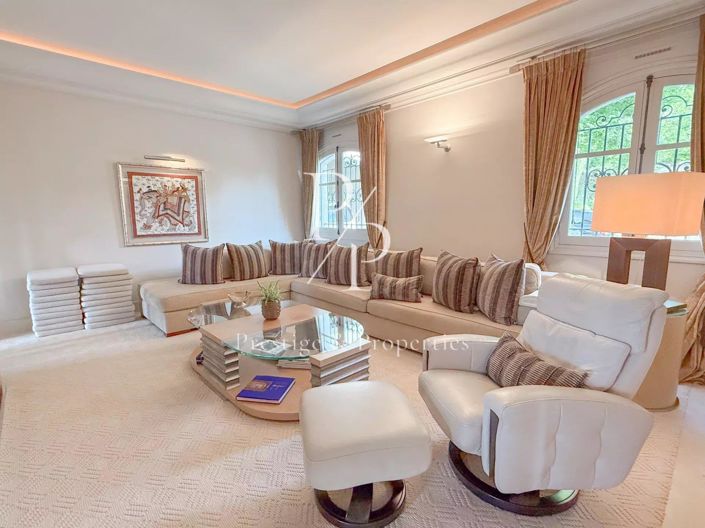 Image No.5-6 Bed House for sale