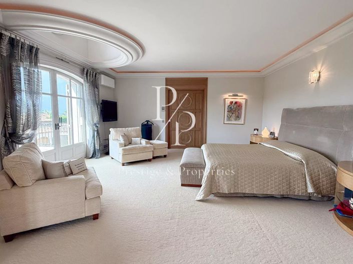 Image No.6-6 Bed House for sale